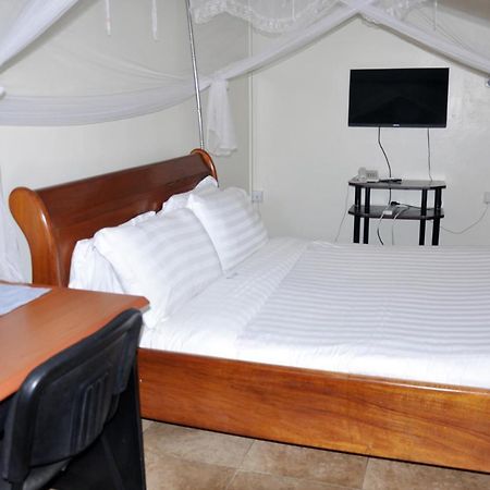 Sandton Hotel Kasese Kültér fotó