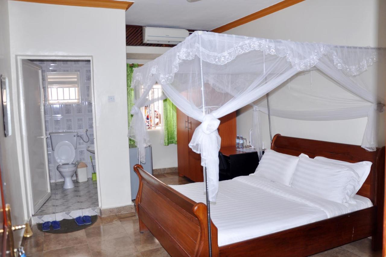 Sandton Hotel Kasese Kültér fotó