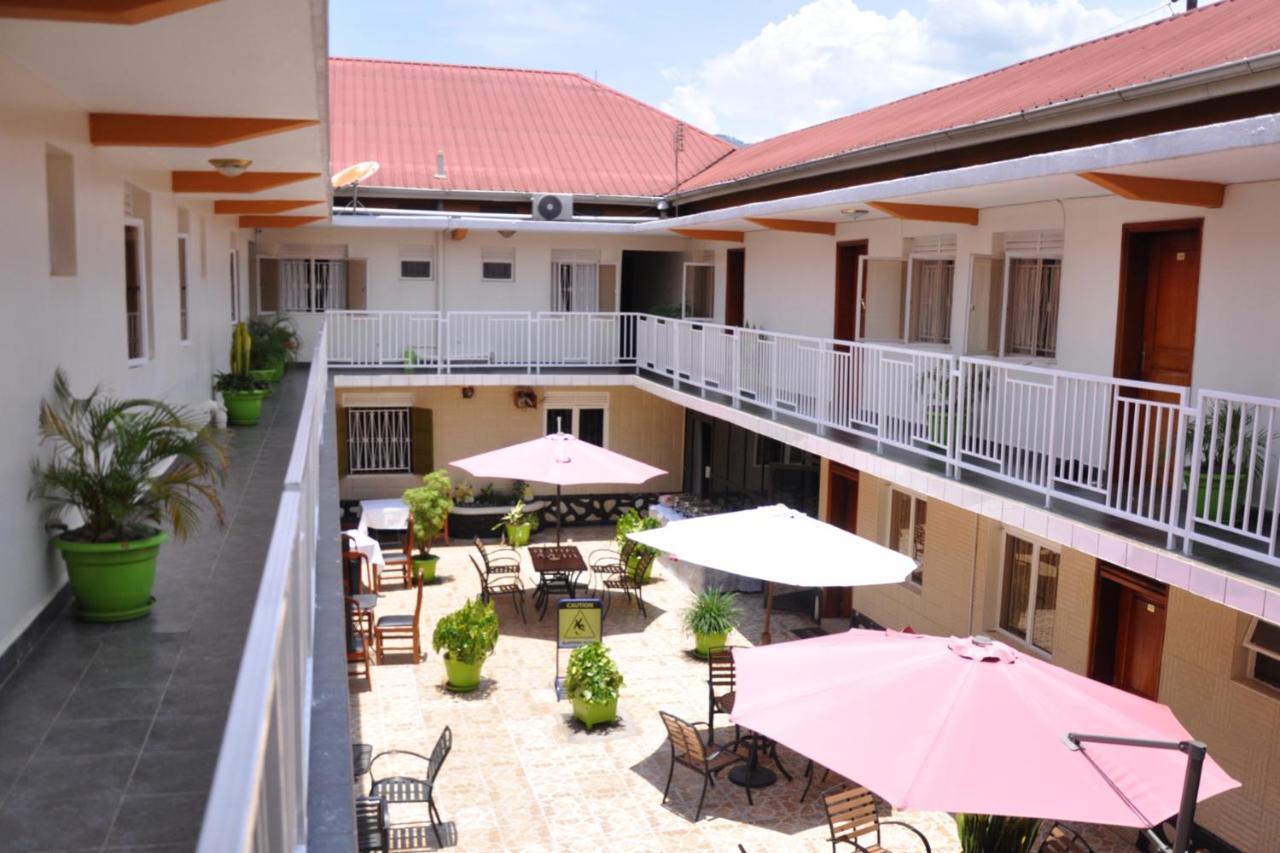 Sandton Hotel Kasese Kültér fotó
