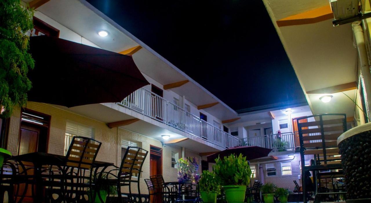 Sandton Hotel Kasese Kültér fotó