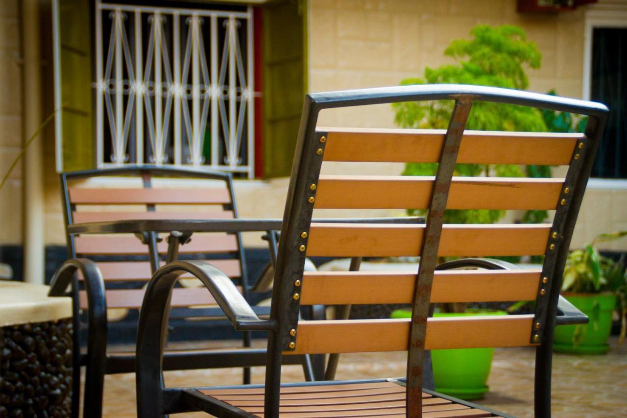 Sandton Hotel Kasese Kültér fotó