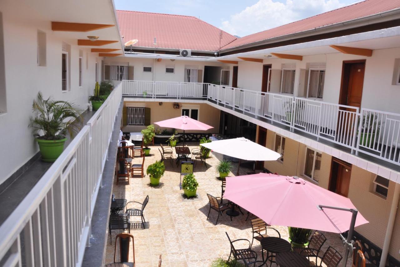 Sandton Hotel Kasese Kültér fotó