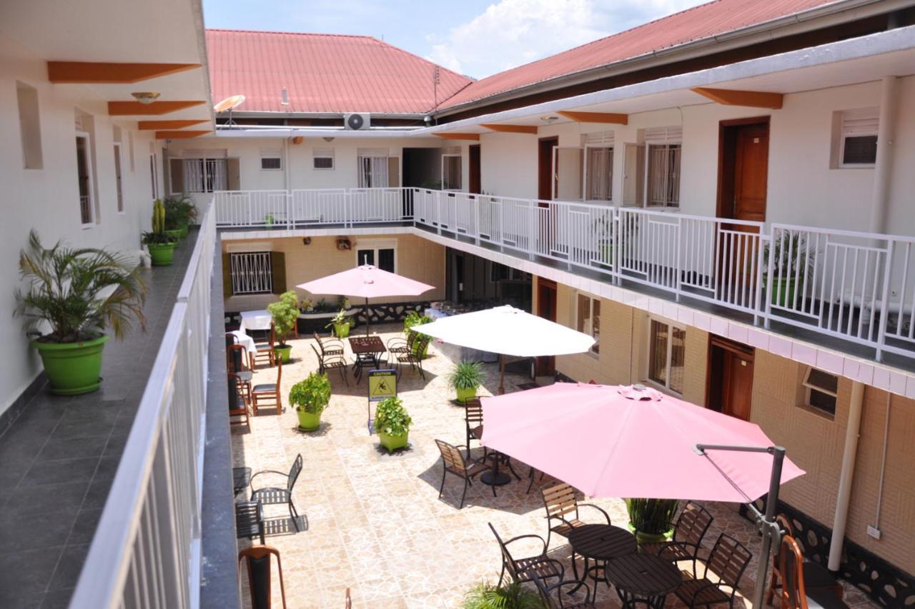 Sandton Hotel Kasese Kültér fotó