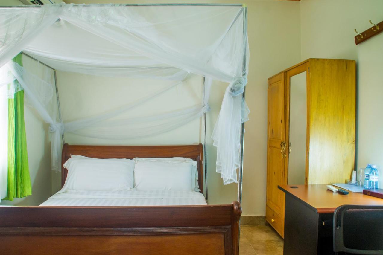 Sandton Hotel Kasese Kültér fotó