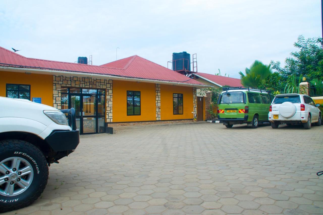 Sandton Hotel Kasese Kültér fotó