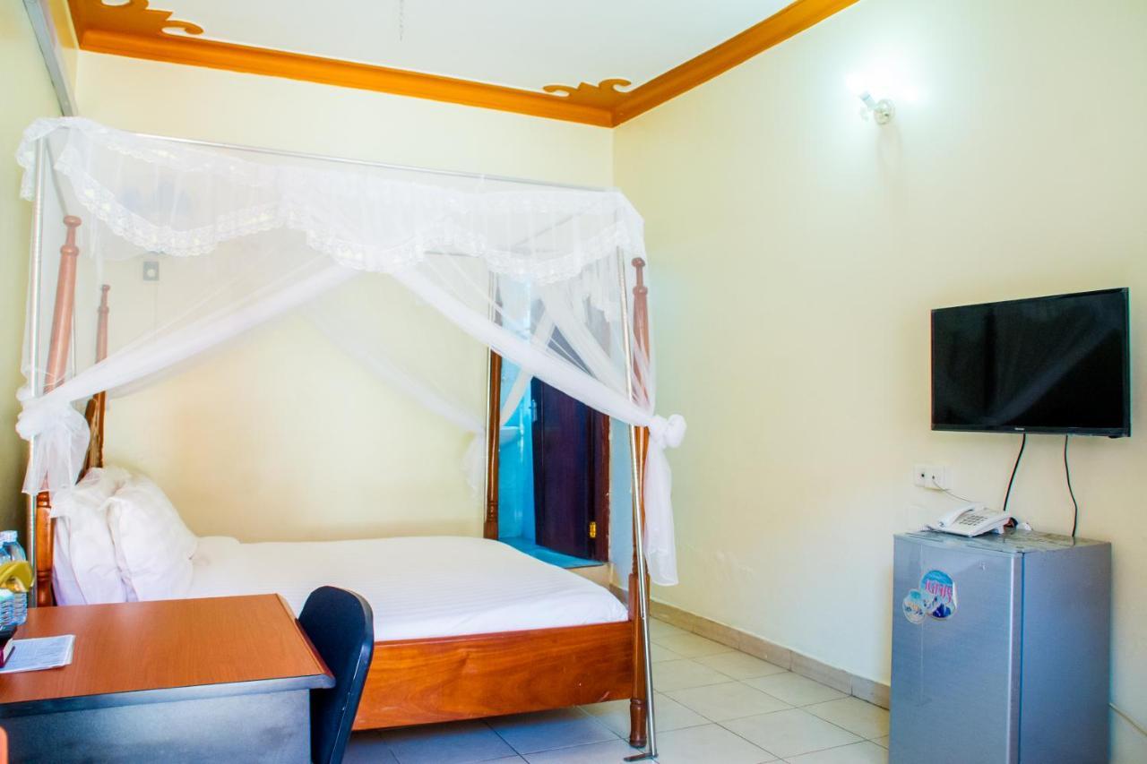 Sandton Hotel Kasese Kültér fotó