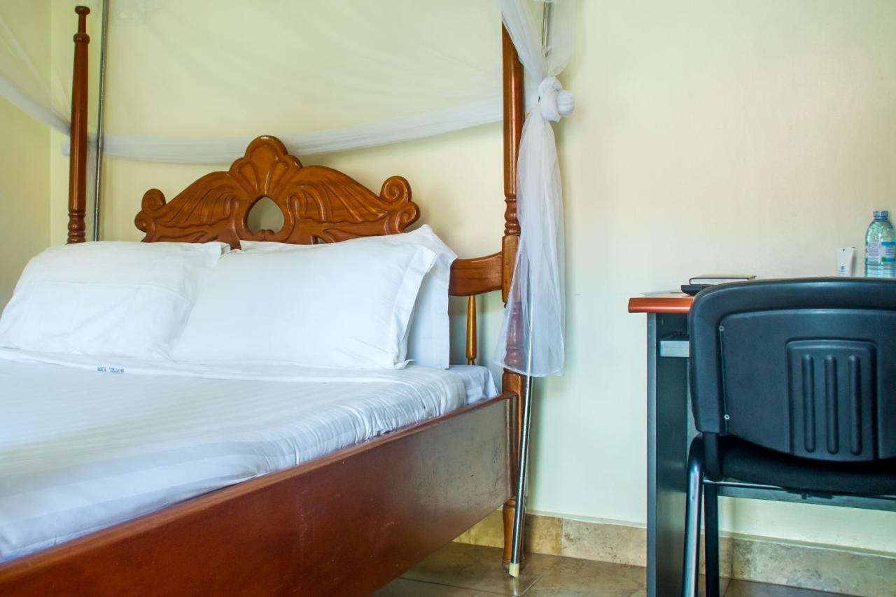 Sandton Hotel Kasese Kültér fotó