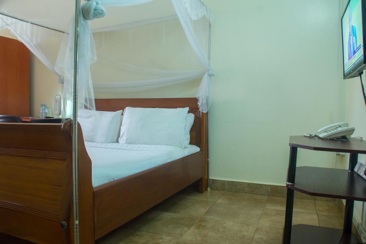 Sandton Hotel Kasese Kültér fotó