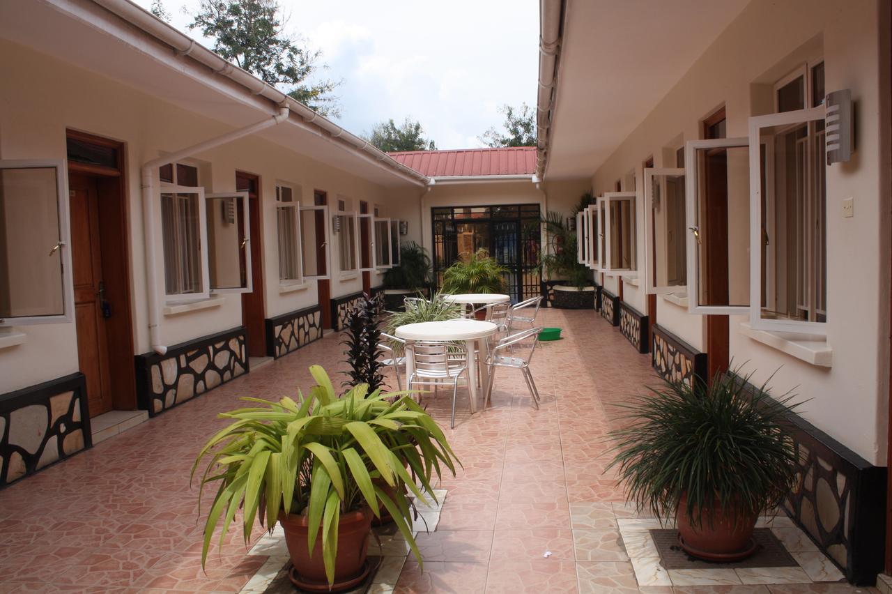 Sandton Hotel Kasese Kültér fotó