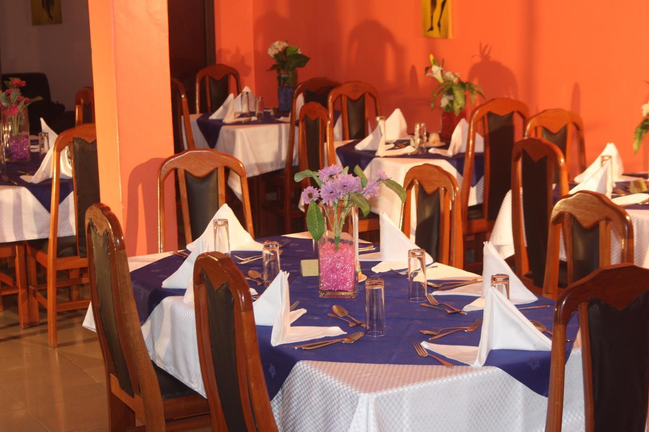 Sandton Hotel Kasese Kültér fotó