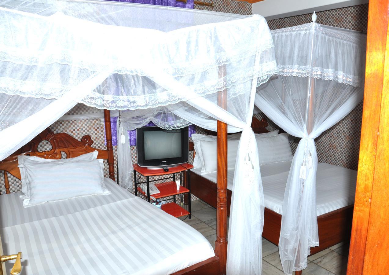 Sandton Hotel Kasese Kültér fotó